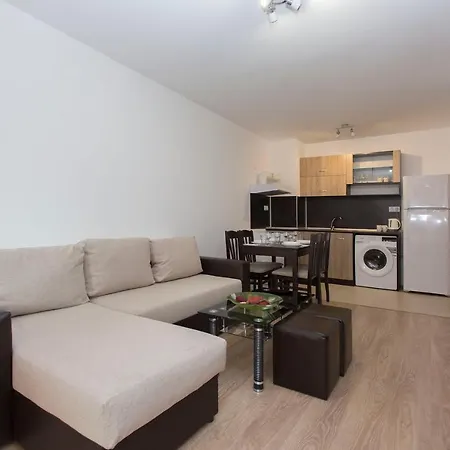 Apartmanhotel Modern And Bright Near Center - Free Parking *