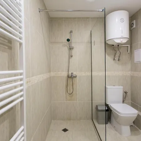 Apartmanhotel Modern And Bright Near Center - Free Parking *