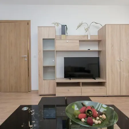 Apartmanhotel Modern And Bright Near Center - Free Parking *