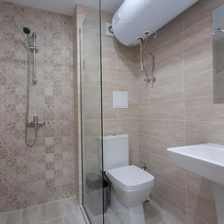 Modern And Bright Near Center - Free Parking Apartmanhotel