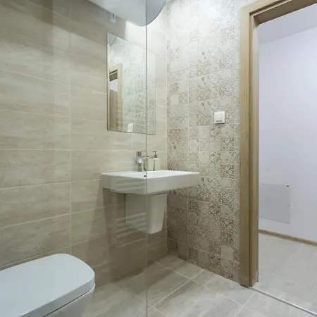 Ξενοδοχείο με διαμερίσματα Modern And Bright Near Center - Free Parking *