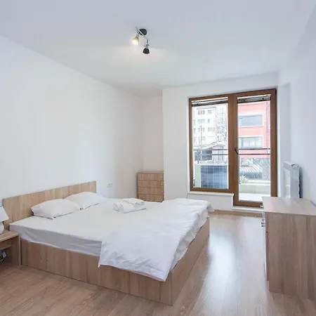 Modern And Bright Near Center - Free Parking * Σόφια