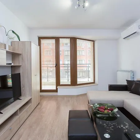 Ξενοδοχείο με διαμερίσματα Modern And Bright Near Center - Free Parking Σόφια