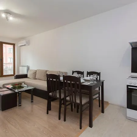 Ξενοδοχείο με διαμερίσματα Modern And Bright Near Center - Free Parking *