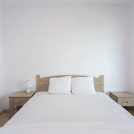Aparthotel Modern And Bright Near Center - Free Parking *